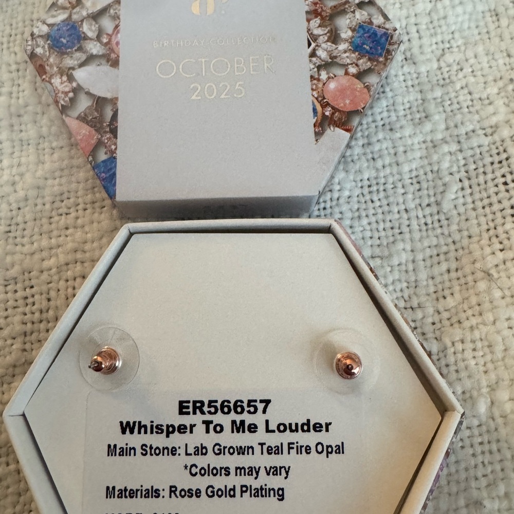 ✨ Birthday Collection – October 2025 ✨
Style: ER56657 – Whisper To Me Louder - Picture 2 of 3